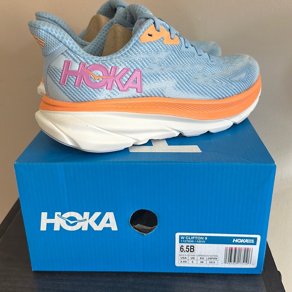 HOKA CLIFTON 9 NEW WITH TAGS